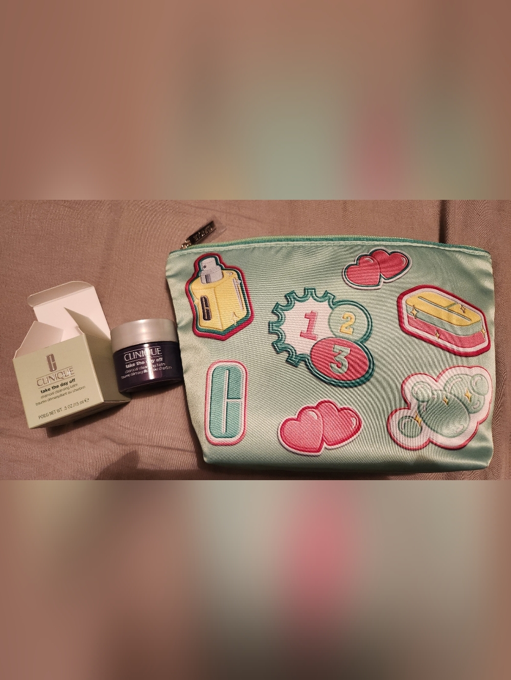 Clinque Take The Day Off Cleansing Balm And Makeup Bag